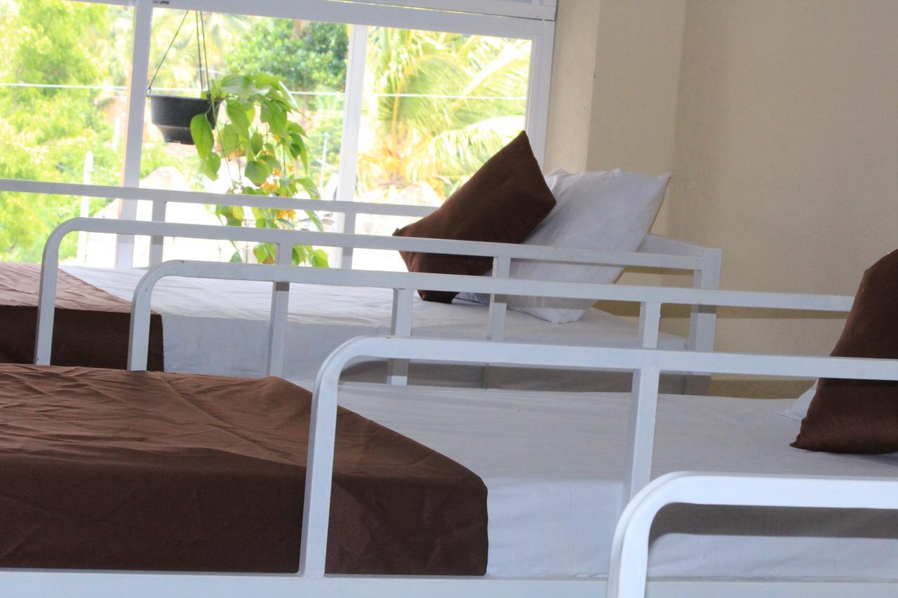 Beach Break Surf Hostel Weligama Zewnętrze zdjęcie